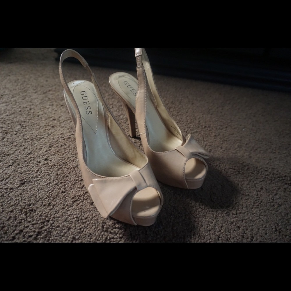 Nude pink bow heels